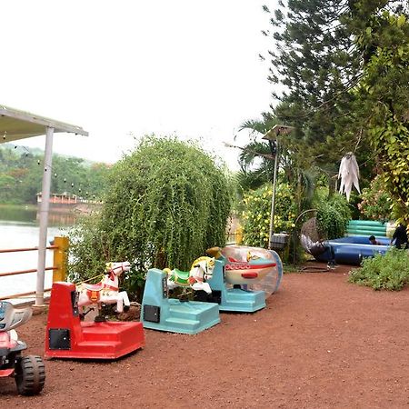 Mayem Lakeview Hotel Goa Ngoại thất bức ảnh