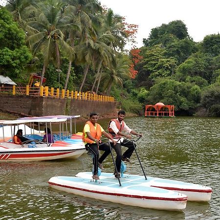 Mayem Lakeview Hotel Goa Ngoại thất bức ảnh