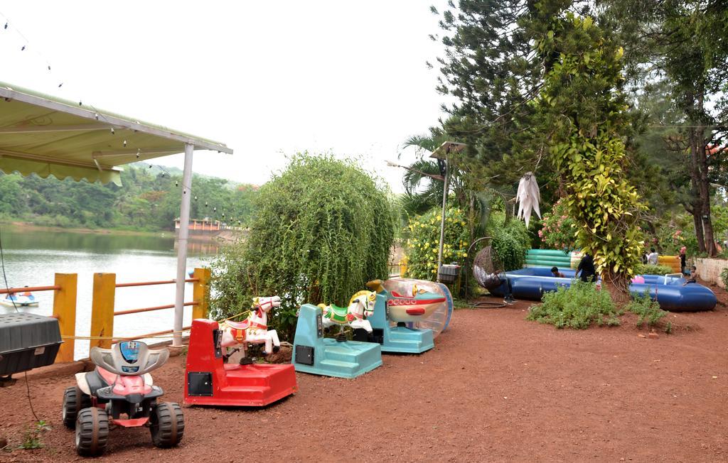 Mayem Lakeview Hotel Goa Ngoại thất bức ảnh