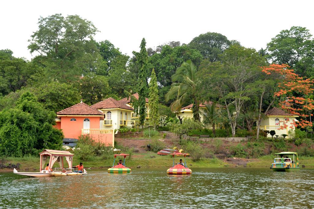 Mayem Lakeview Hotel Goa Ngoại thất bức ảnh