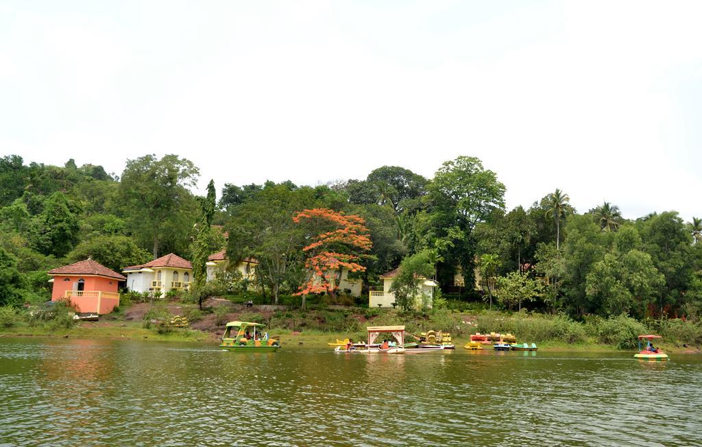Mayem Lakeview Hotel Goa Ngoại thất bức ảnh
