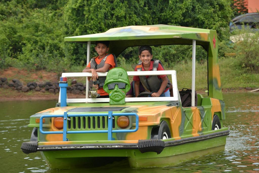 Mayem Lakeview Hotel Goa Ngoại thất bức ảnh