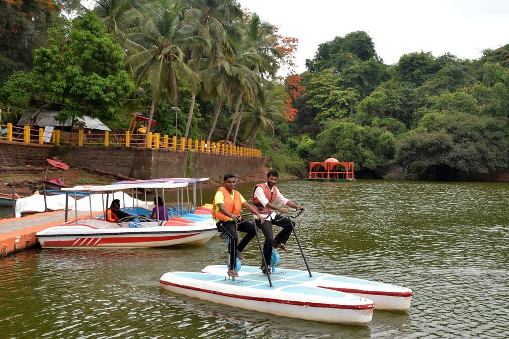 Mayem Lakeview Hotel Goa Ngoại thất bức ảnh