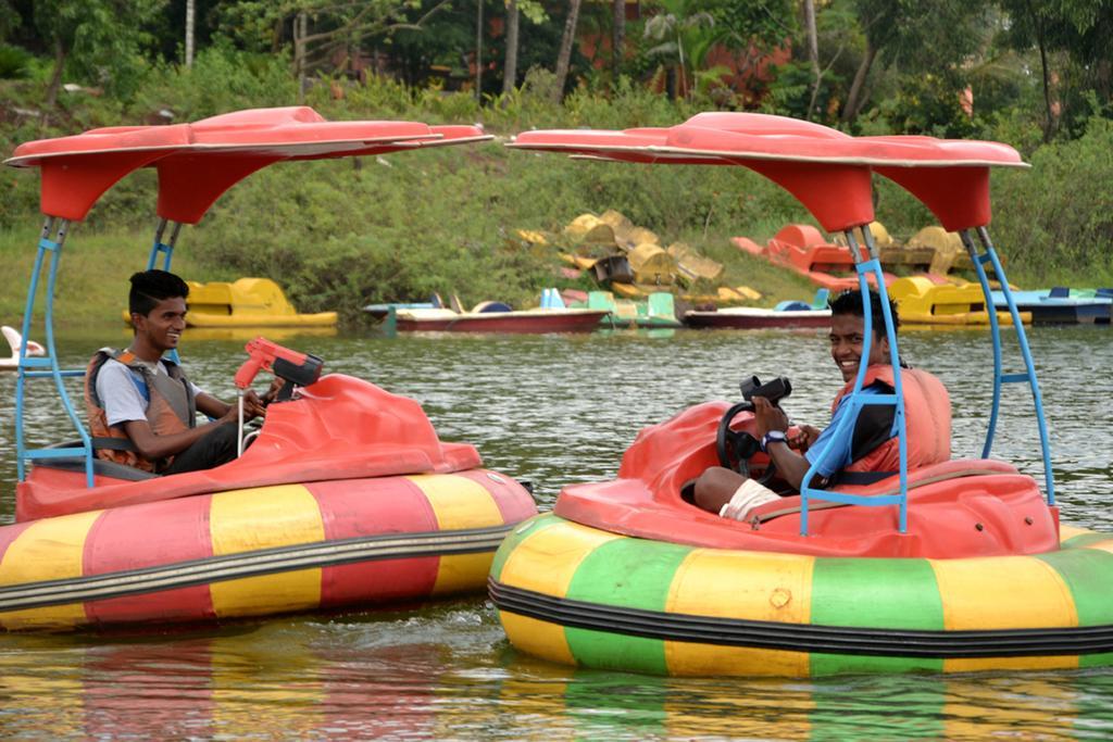 Mayem Lakeview Hotel Goa Ngoại thất bức ảnh