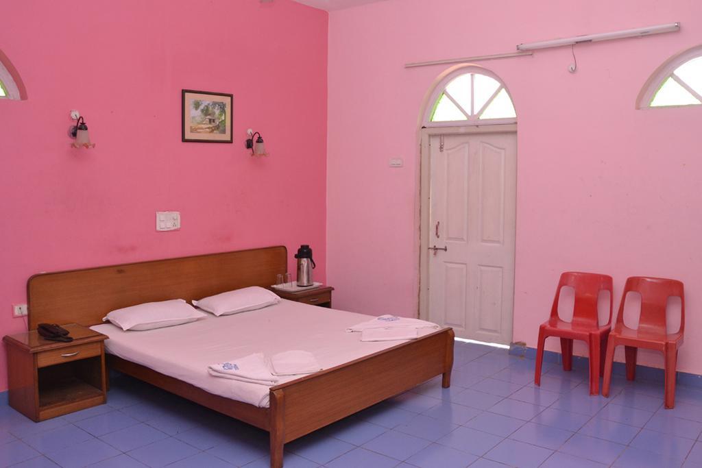 Mayem Lakeview Hotel Goa Ngoại thất bức ảnh