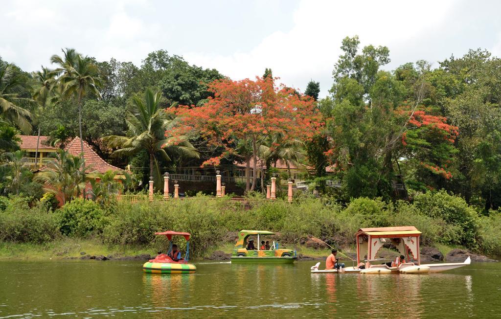 Mayem Lakeview Hotel Goa Ngoại thất bức ảnh