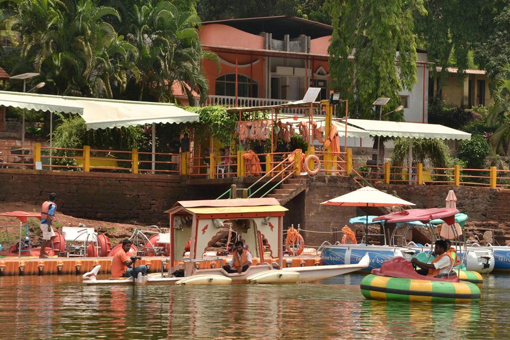 Mayem Lakeview Hotel Goa Ngoại thất bức ảnh