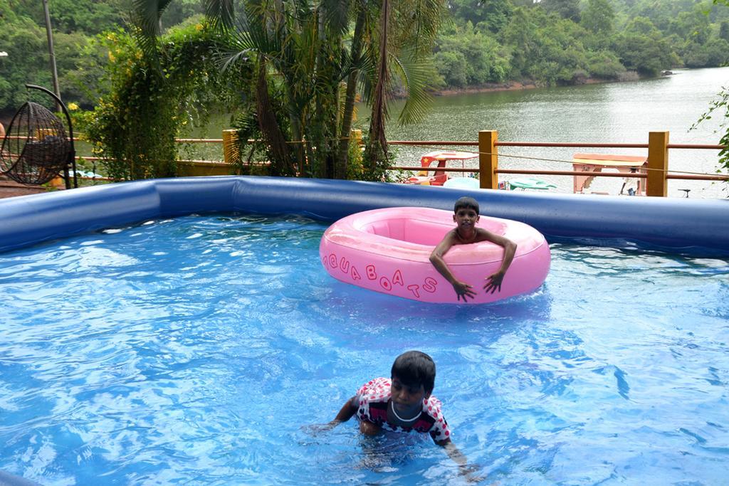 Mayem Lakeview Hotel Goa Ngoại thất bức ảnh