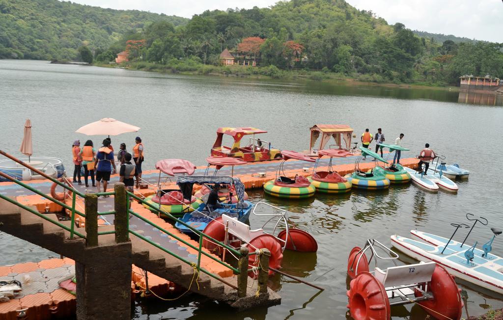 Mayem Lakeview Hotel Goa Ngoại thất bức ảnh