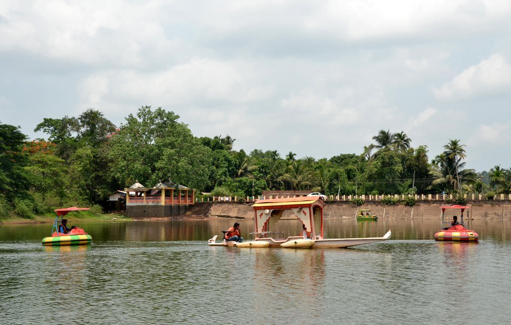 Mayem Lakeview Hotel Goa Ngoại thất bức ảnh